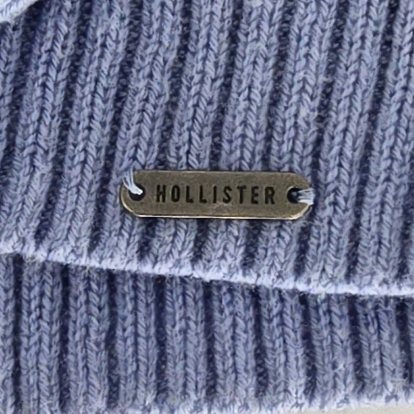 Hollister Blue Ribbed Button FronHollister Women's V-Neck Ribbed Sweater in Blue - Picture 4 of 6